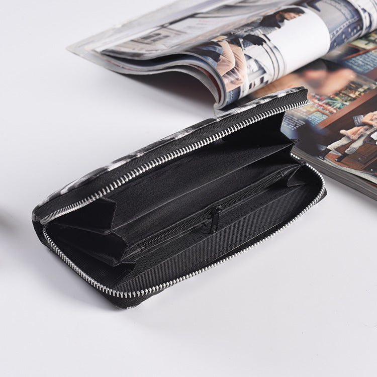 Interior de la cartera larga con compartimentos para tarjetas