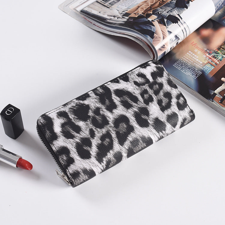 Detalle de la cremallera de la cartera larga de mujer