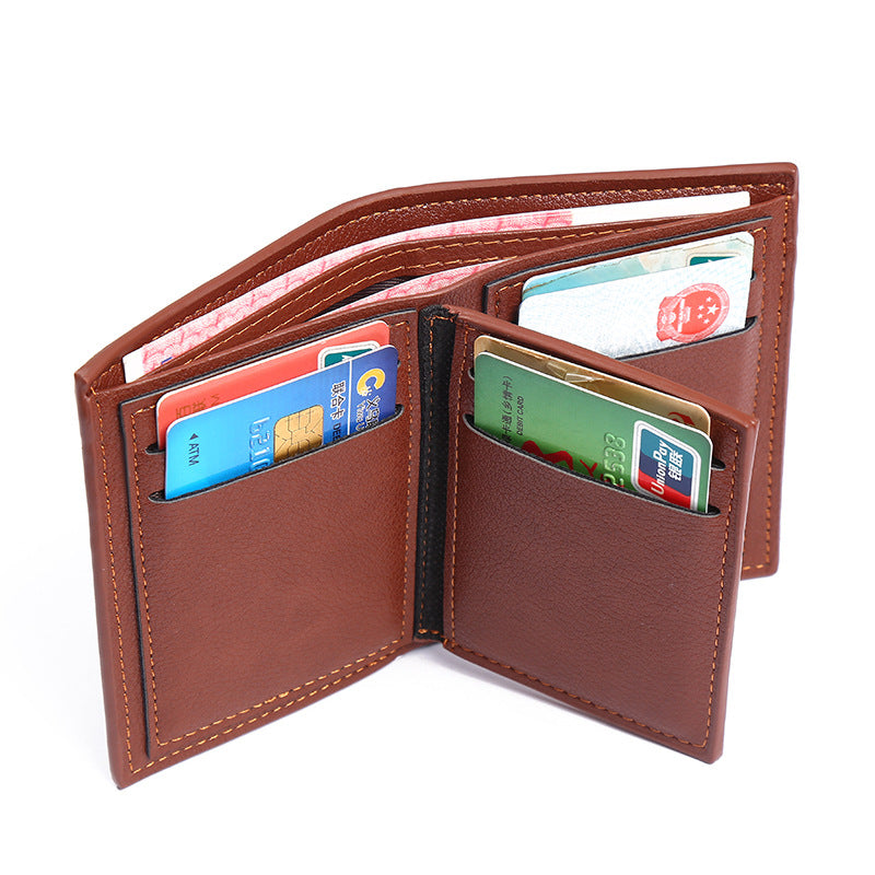 Cartera de hombre abierta con billetes y tarjetas